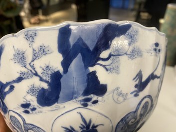 Twee Chinese blauw-witte kommen, Kangxi en Wanli