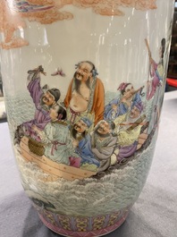 Een Chinese famille rose vaas, Qianlong merk, Republiek