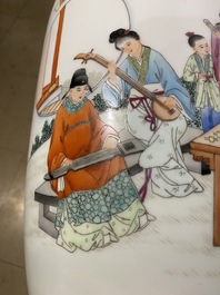 Drie Chinese famille rose vazen, Qianlong merken, Republiek
