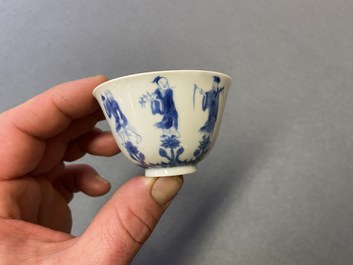 Three Chinese blue and white cups and two saucers, Kangxi