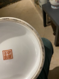 Drie Chinese famille rose vazen, Qianlong merken, Republiek