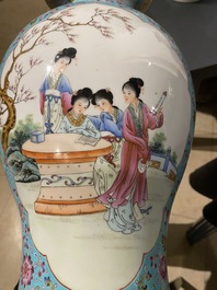 Drie Chinese famille rose vazen, Qianlong merken, Republiek