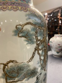 Een Chinese famille rose vaas, Qianlong merk, Republiek
