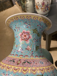 Drie Chinese famille rose vazen, Qianlong merken, Republiek