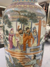 Een Chinese famille rose vaas, Qianlong merk, Republiek