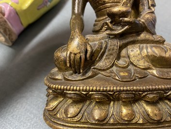 A Chinese gilt bronze 'Medicine Buddha' figure, 17/18th C.