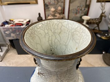A Chinese blue and white Nanking crackle-glazed 'Li Tieguai' vase, 19th C.