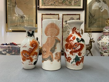 A Chinese iron-red 'Buddhist lions' hat stand and two vases, 19/20th C.