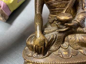 A Chinese gilt bronze 'Medicine Buddha' figure, 17/18th C.