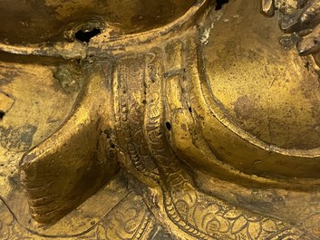 Une figure de Bouddha assis en bronze dor&eacute;, Chine, Ming