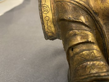 Une figure de Bouddha assis en bronze dor&eacute;, Chine, Ming