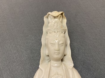 Twee Chinese blanc de Chine figuren van Liu Hai en Guanyin, Kangxi