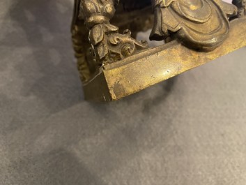 Een Chinese vergulde bronzen figuur van Boeddha Amitayus, Qianlong
