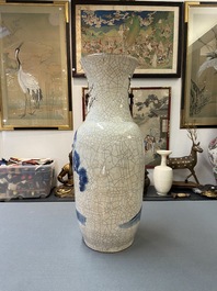 A Chinese blue and white Nanking crackle-glazed 'Li Tieguai' vase, 19th C.