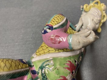 Zeven Chinese famille rose figuren, 18/19e eeuw