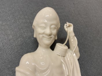 Twee Chinese blanc de Chine figuren van Liu Hai en Guanyin, Kangxi