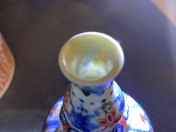 Een Chinese famille rose vaas, een 'draken' kom en een wucai vaas, Republiek