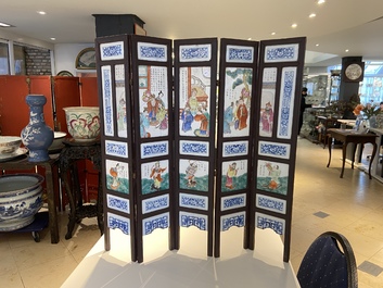 A Chinese five-fold wooden screen with famille rose plaques, 19th C.