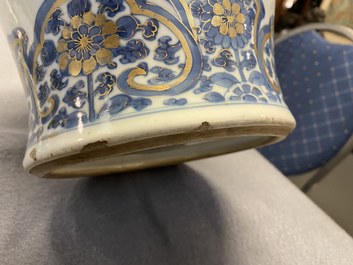 A Chinese gilt-heightened blue and white vase and cover, Kangxi/Yongzheng