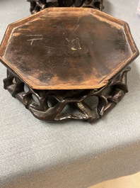 Un br&ucirc;le-parfum en bronze aux anses et pieds en forme d'&eacute;l&eacute;phants, Chine, marque et &eacute;poque de Qianlong