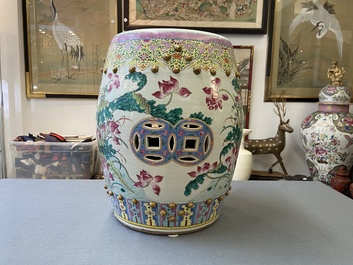 A Chinese famille rose 'ducks in a lotus pond' garden seat, 19th C.