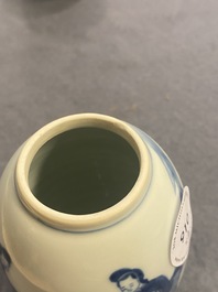 Twee Chinese blauw-witte theebussen met deksels, Kangxi