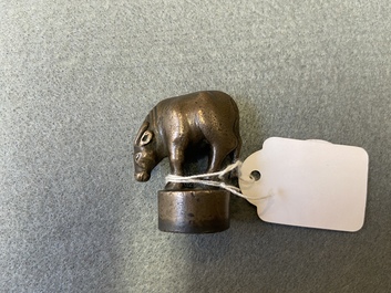 Un sceau en bronze figurant un boeuf, Ming