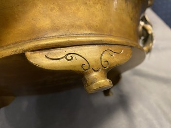 A large Chinese bronze tripod censer with chilong handles, Xuande mark, 18/19th C.