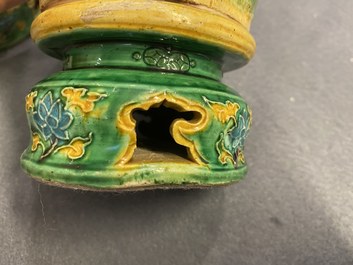 Une paire de porte-encens en forme de lions bouddhistes en biscuit &eacute;maill&eacute; sancai, Ming