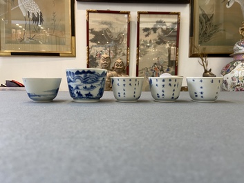 Vijf Chinese blauw-witte 'Bleu de Hue' koppen voor de Vietnamese markt, 19e eeuw