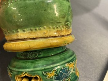 Une paire de porte-encens en forme de lions bouddhistes en biscuit &eacute;maill&eacute; sancai, Ming