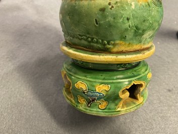 Une paire de porte-encens en forme de lions bouddhistes en biscuit &eacute;maill&eacute; sancai, Ming