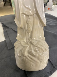 Twee Chinese blanc de Chine figuren van Liu Hai en Guanyin, Kangxi