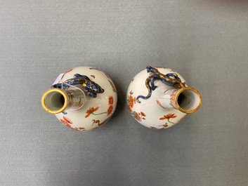 A pair of Chinese Dutch-decorated Kakiemon-style bottle vases, Kangxi
