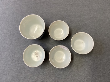 Vijf Chinese blauw-witte 'Bleu de Hue' koppen voor de Vietnamese markt, 19e eeuw