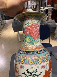 A Chinese famille rose 'goldfish' vase, 19th C.