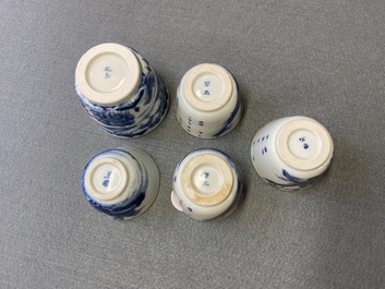 Vijf Chinese blauw-witte 'Bleu de Hue' koppen voor de Vietnamese markt, 19e eeuw