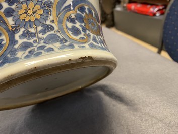 A Chinese gilt-heightened blue and white vase and cover, Kangxi/Yongzheng