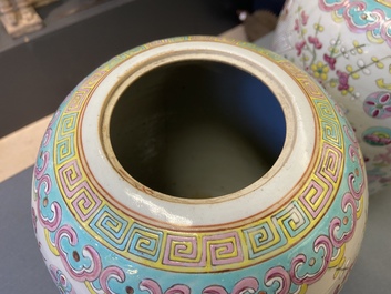 A pair of Chinese famille rose 'antiquities' jars and covers, 19th C.