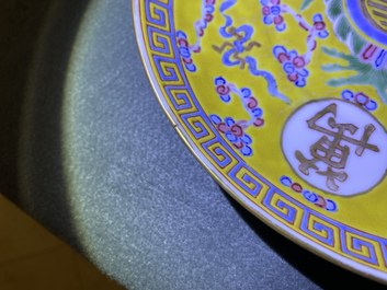 Een Chinees famille rose 'verjaardagsbord', Guangxu merk en periode