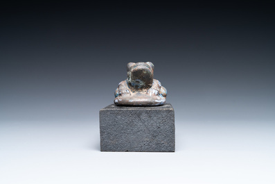 Un mod&egrave;le d'une grenouille en fa&iuml;ence &agrave; &eacute;mail turquoise et bleu de cobalt, Egypte, 15/11&egrave;me av. J.-C.