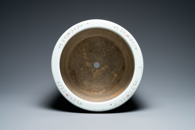 A Chinese famille rose turquoise-ground 'bajixiang' jardini&egrave;re, 19th C.