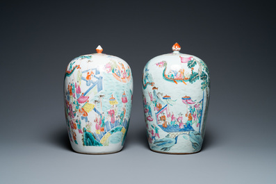 Twee Chinese famille rose dekselpotten met 'lentefestival' decor, 19e eeuw