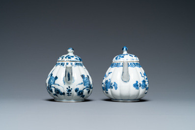 Four Chinese blue and white cups, four saucers and two teapots, Kangxi