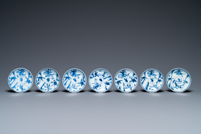 Zeven Chinese blauw-witte koppen en schotels, Kangxi