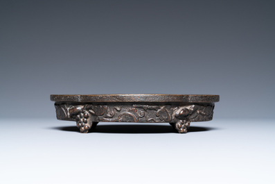 Un lave-pinceaux quadrilobe en bronze, Chine, Kangxi