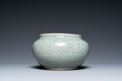 A Chinese crackle-glazed alms bowl, 19th C.