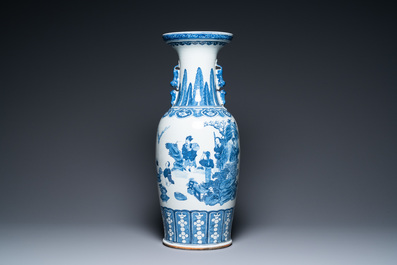 A Chinese blue and white 'tea ceremony' vase, 19th C.
