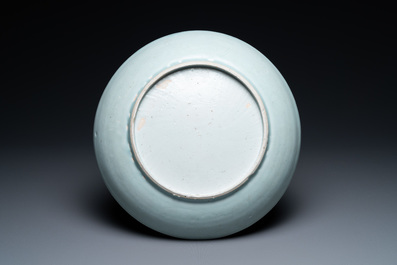 Un plat en porcelaine de Chine qingbai &agrave; d&eacute;cor incis&eacute;, Ming