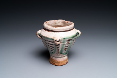 Een Spaanse polychrome aardewerken vijzel, Teruel, 15/16e eeuw